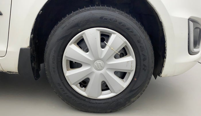 2015 Maruti Swift VXI, Petrol, Manual, 39,689 km, Right Front Wheel