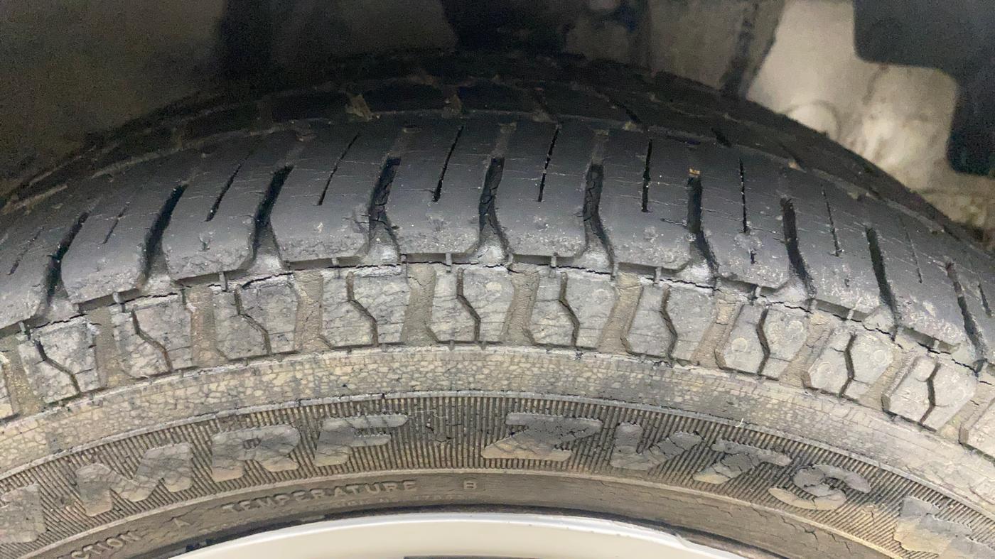 2018 Hyundai Eon MAGNA +, Petrol, Manual, 54,937 km, Right Front Tyre Tread