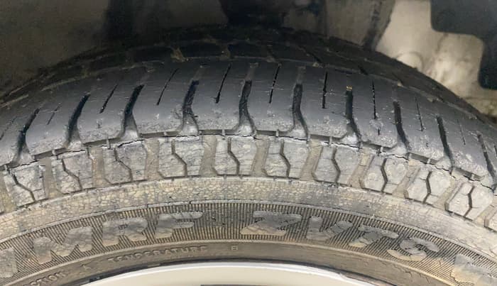 2018 Hyundai Eon MAGNA +, Petrol, Manual, 55,171 km, Right Front Tyre Tread