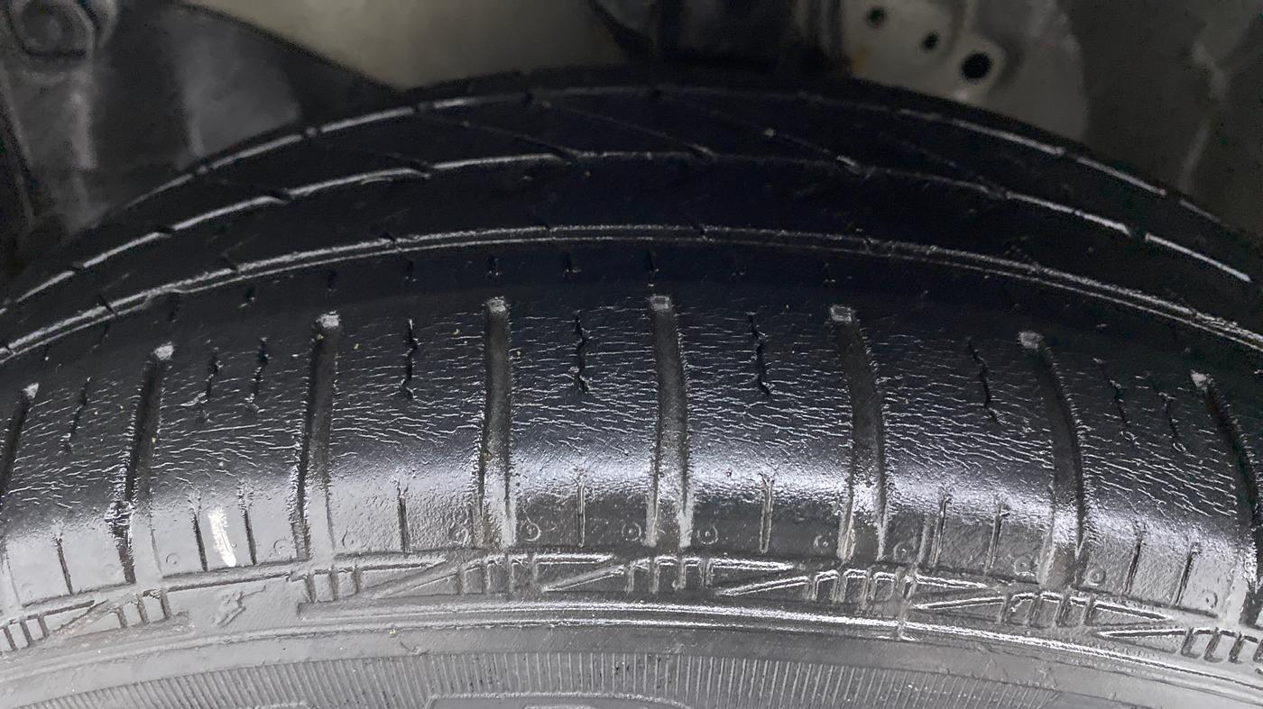 2015 Honda Amaze 1.2 SMT I VTEC, Petrol, Manual, 53,105 km, Left Front Tyre Tread