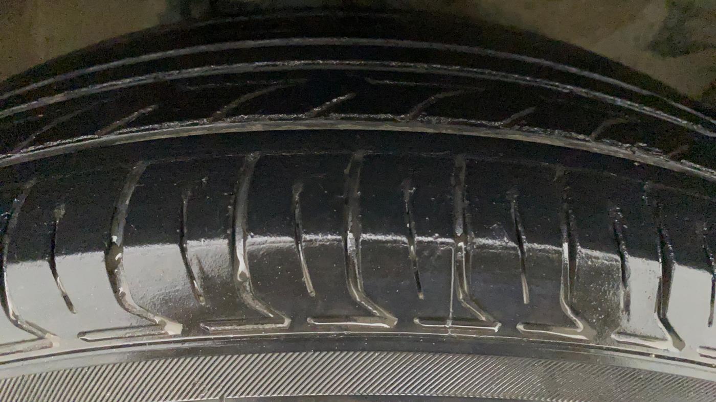 2011 Maruti Swift Dzire VXI, Petrol, Manual, 59,566 km, Right Front Tyre Tread