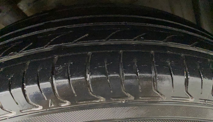 2011 Maruti Swift Dzire VXI, Petrol, Manual, 59,566 km, Left Rear Tyre Tread