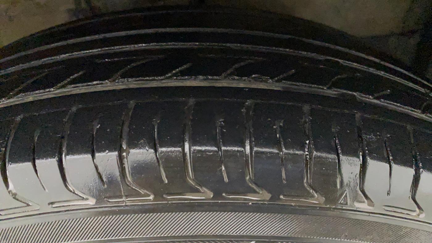 2011 Maruti Swift Dzire VXI, Petrol, Manual, 59,566 km, Left Front Tyre Tread