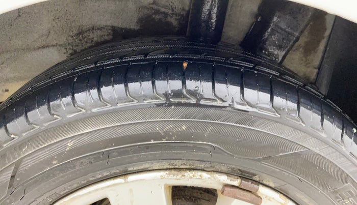 2014 Hyundai Xcent SX 1.2 (O), Petrol, Manual, 1,08,954 km, Left Rear Tyre Tread