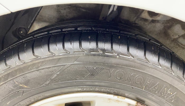 2014 Hyundai Xcent SX 1.2 (O), Petrol, Manual, 1,08,954 km, Right Rear Tyre Tread