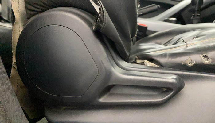 2022 Tata NEXON XM SUNROOF PETROL, Petrol, Manual, 67,389 km, Driver Side Adjustment Panel