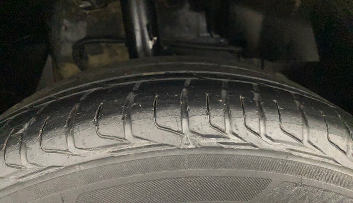 2022 Tata NEXON XM SUNROOF PETROL, Petrol, Manual, 67,389 km, Right Front Tyre Tread