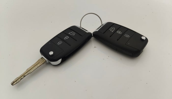 2021 KIA SONET HTK PLUS 1.2, Petrol, Manual, 21,878 km, Key Close Up