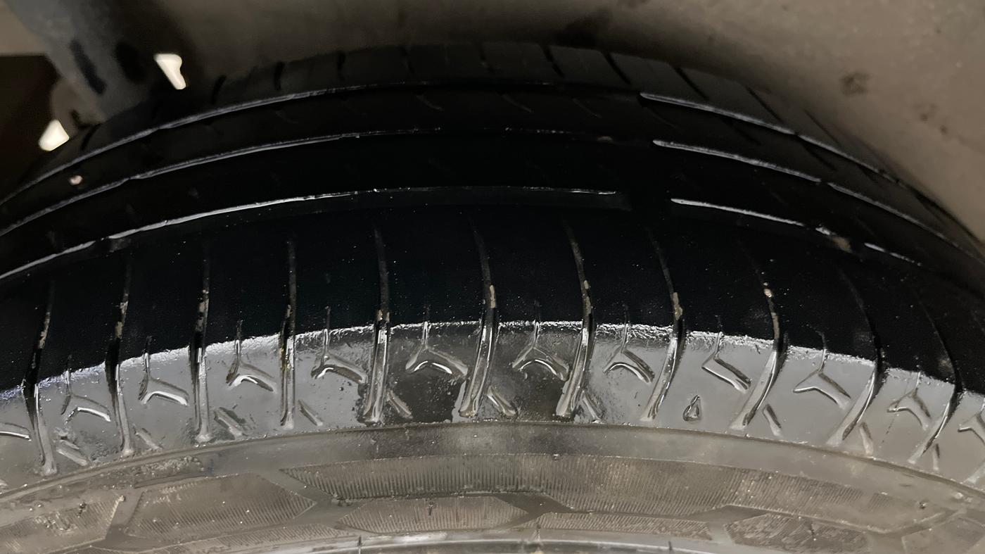 2017 Maruti Wagon R 1.0 VXI+ (O) MT, Petrol, Manual, 90,206 km, Right Rear Tyre Tread
