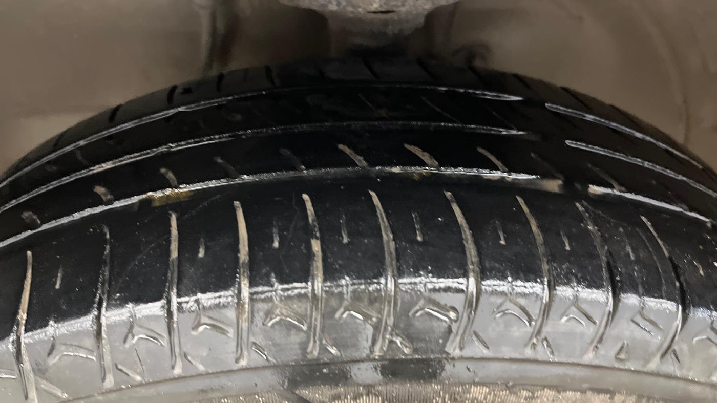 2017 Maruti Wagon R 1.0 VXI+ (O) MT, Petrol, Manual, 90,206 km, Left Front Tyre Tread