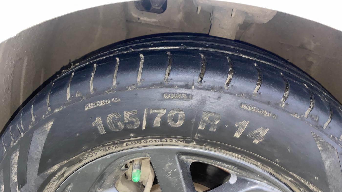 2020 Hyundai Grand i10 SPORTZ AT 1.2 KAPPA VTVT, Petrol, Automatic, 73,977 km, Left Front Tyre Tread