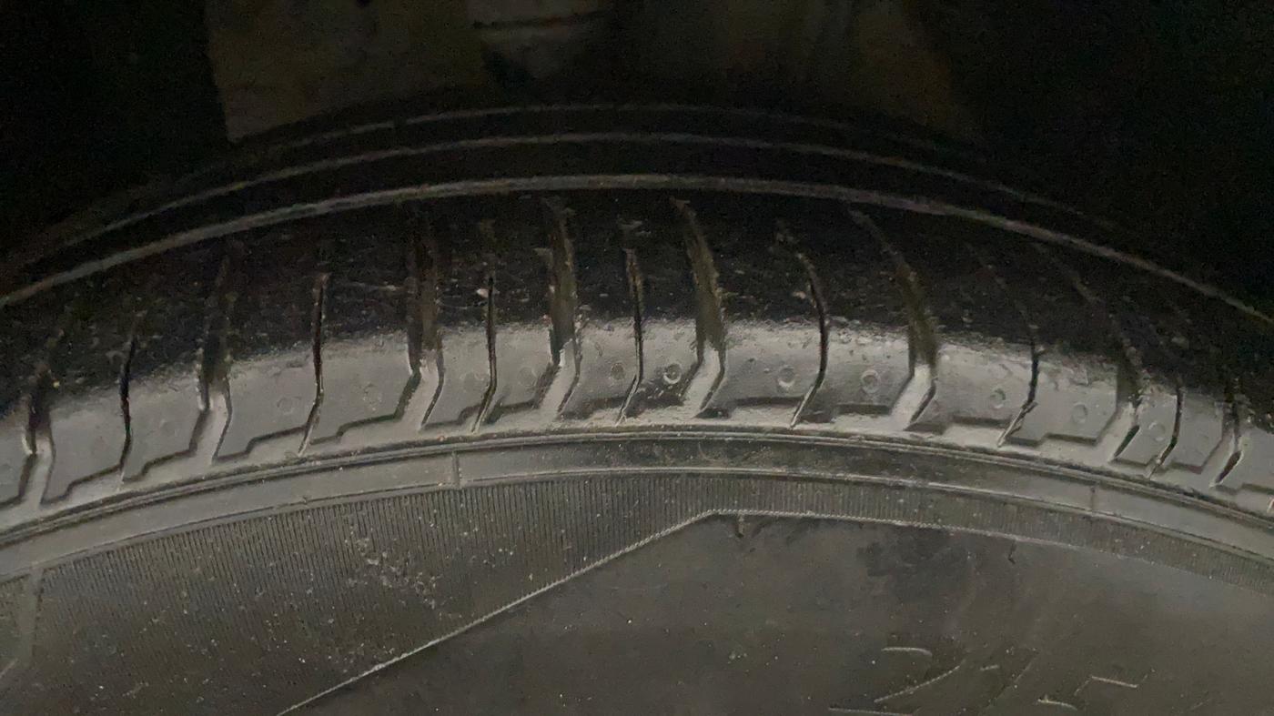 2018 Maruti S Cross ZETA 1.3, Diesel, Manual, 1,18,011 km, Right Front Tyre Tread