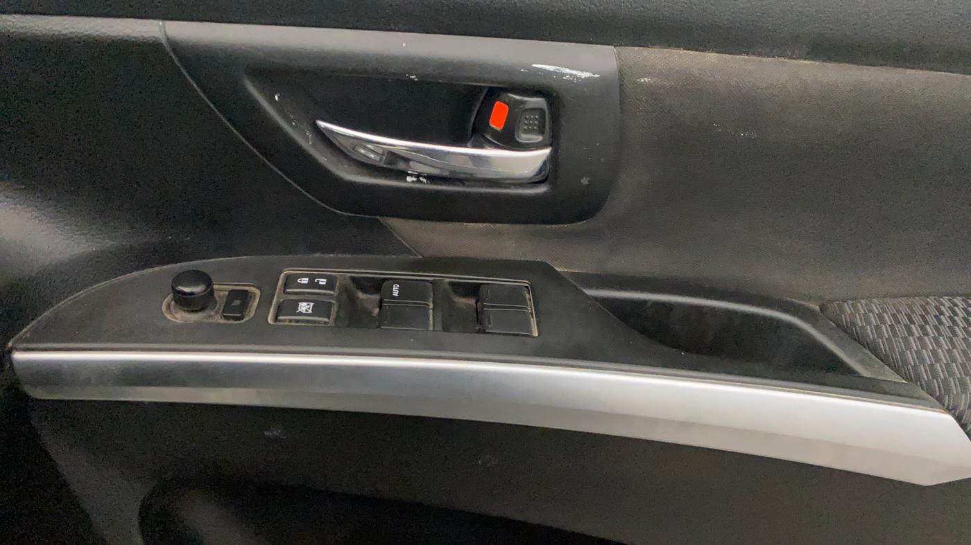 2018 Maruti S Cross ZETA 1.3, Diesel, Manual, 1,18,011 km, Driver Side Door Panels Control