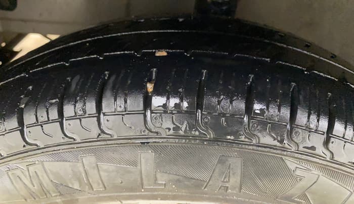 2013 Hyundai Eon ERA +, Petrol, Manual, 89,652 km, Left Front Tyre Tread