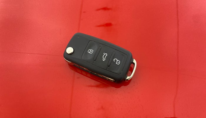 2018 Volkswagen Polo COMFORTLINE 1.0L MPI, Petrol, Manual, 27,544 km, Key Close Up