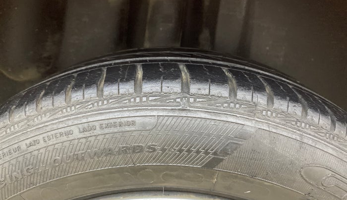 2018 Volkswagen Polo COMFORTLINE 1.0L MPI, Petrol, Manual, 27,544 km, Right Rear Tyre Tread