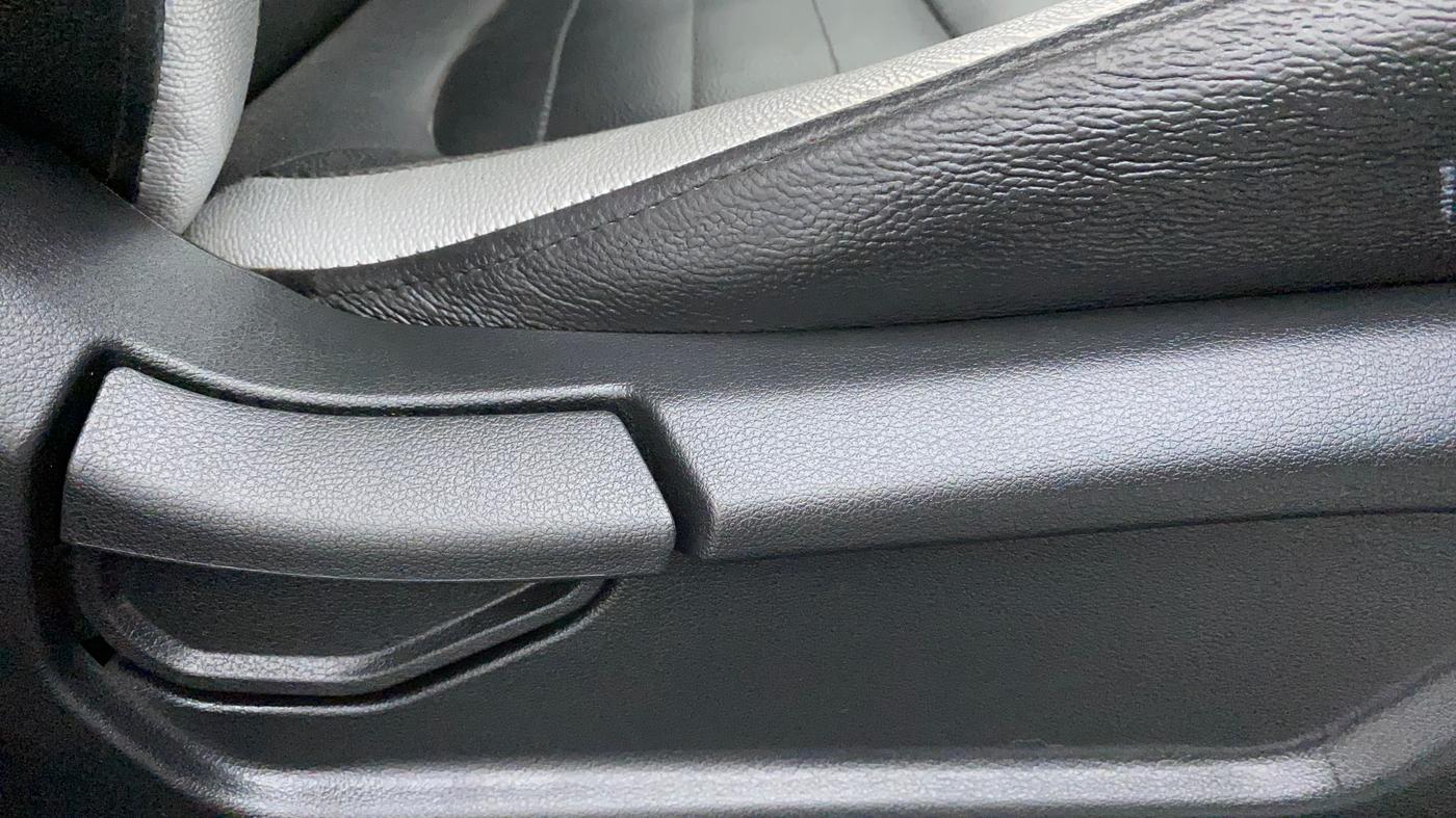 2020 Hyundai VENUE S 1.2, Petrol, Manual, 27,218 km, Driver Side Adjustment Panel