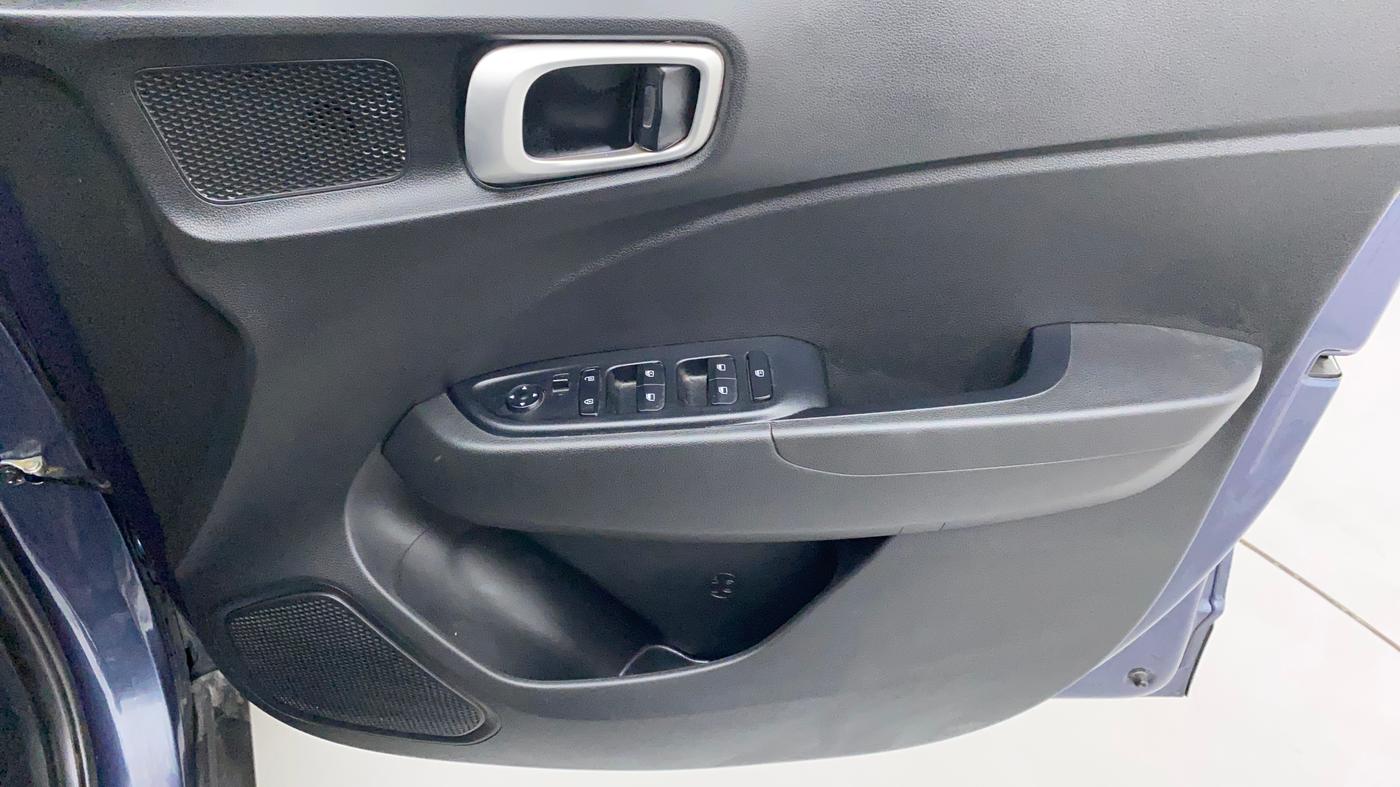 2020 Hyundai VENUE S 1.2, Petrol, Manual, 27,218 km, Driver Side Door Panels Control