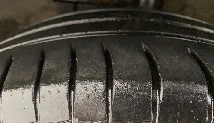 2020 Hyundai VENUE S 1.2, Petrol, Manual, 27,218 km, Left Front Tyre Tread