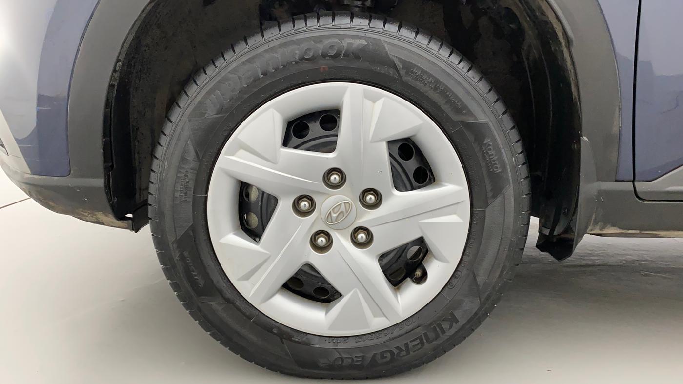 2020 Hyundai VENUE S 1.2, Petrol, Manual, 27,218 km, Left Front Wheel