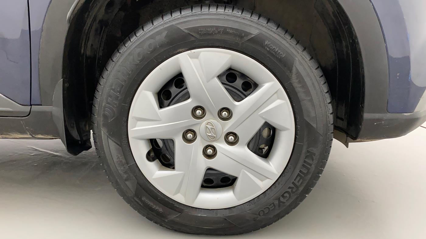 2020 Hyundai VENUE S 1.2, Petrol, Manual, 27,218 km, Right Front Wheel