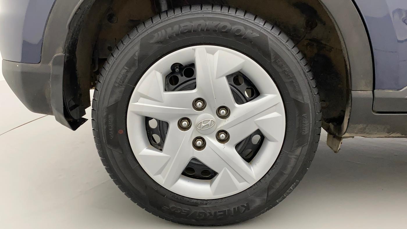 2020 Hyundai VENUE S 1.2, Petrol, Manual, 27,218 km, Right Rear Wheel