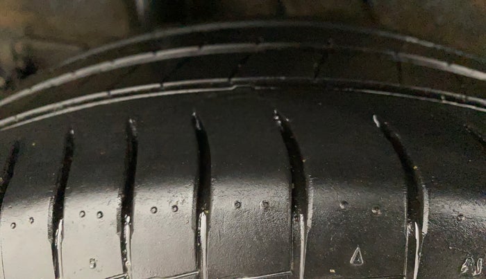 2020 Hyundai VENUE S 1.2, Petrol, Manual, 27,218 km, Right Rear Tyre Tread