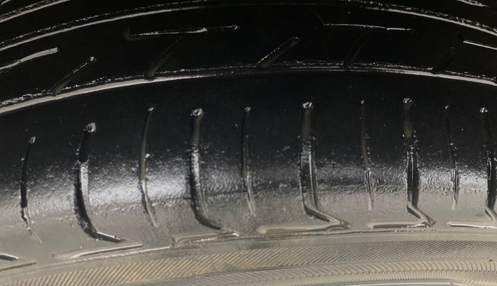 2018 Maruti Alto K10 VXI (O) AMT, Petrol, Automatic, 28,400 km, Left Front Tyre Tread