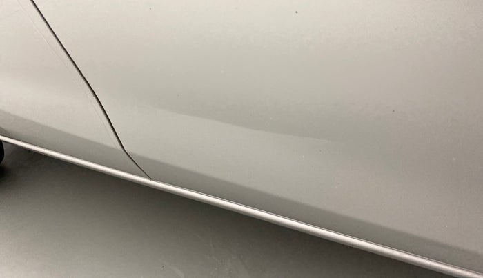2014 Maruti Ritz VXI, Petrol, Manual, 42,657 km, Driver-side door - Minor scratches