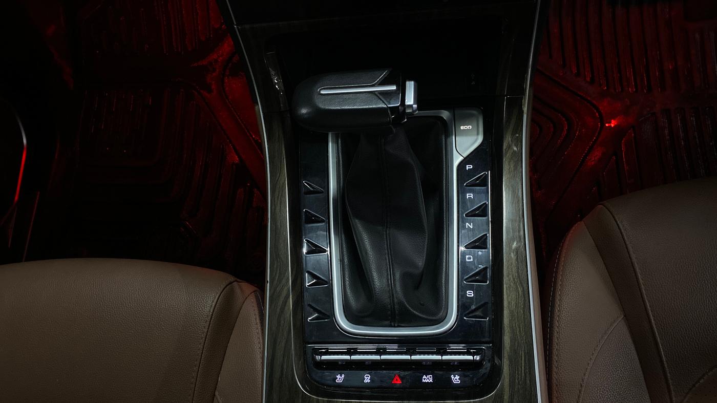 2023 MG HECTOR PLUS SAVVY PRO 1.5 TURBO CVT 7 STR, Petrol, Automatic, 27,208 km, Gear Lever