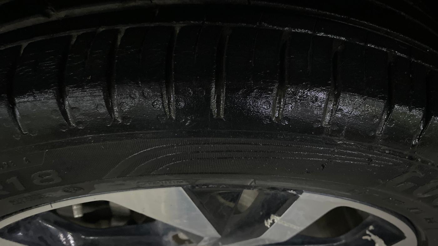 2023 MG HECTOR PLUS SAVVY PRO 1.5 TURBO CVT 7 STR, Petrol, Automatic, 27,208 km, Left Front Tyre Tread