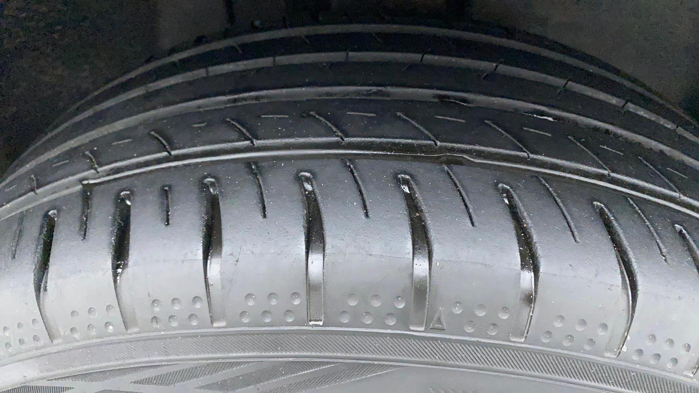 2021 Tata PUNCH CREATIVE  AMT, Petrol, Automatic, 9,722 km, Right Front Tyre Tread