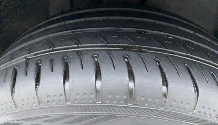 2021 Tata PUNCH CREATIVE  AMT, Petrol, Automatic, 9,722 km, Right Front Tyre Tread