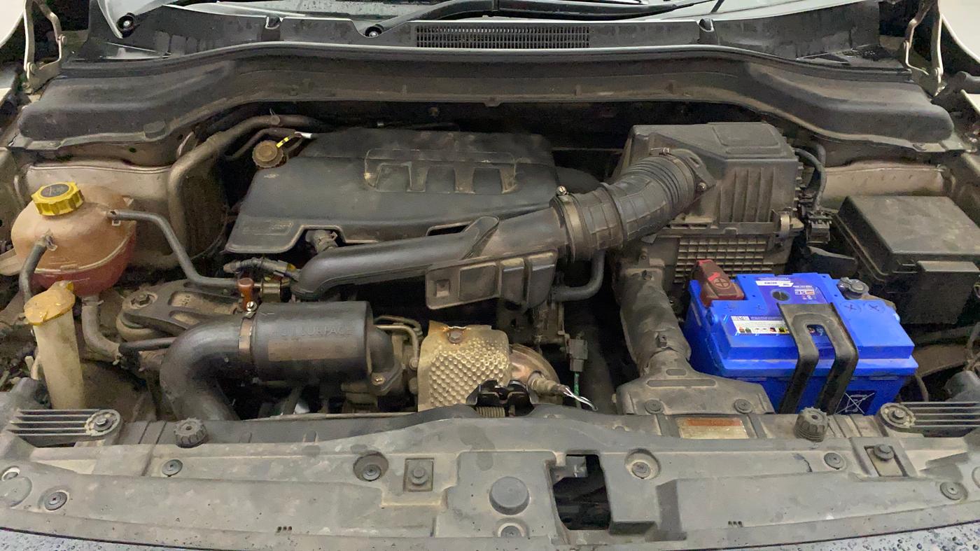 2020 Mahindra XUV300 W8 (O) 1.2 PETROL, Petrol, Manual, 91,363 km, Engine View