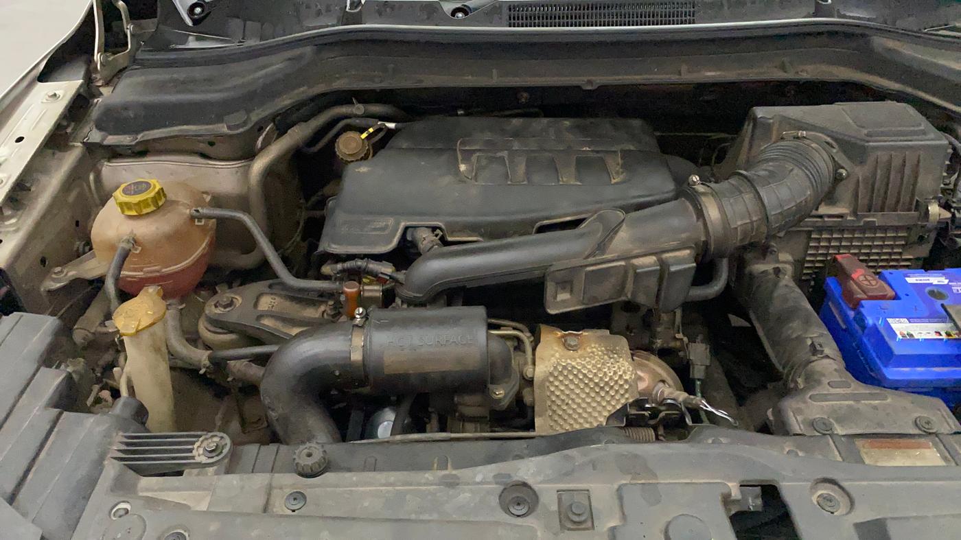 2020 Mahindra XUV300 W8 (O) 1.2 PETROL, Petrol, Manual, 91,363 km, Engine View - Right