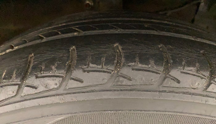 2016 Maruti Ciaz ZXI AT, Petrol, Automatic, 73,652 km, Right Front Tyre Tread