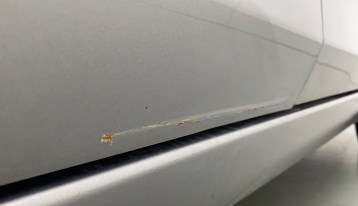 2016 Maruti Ciaz ZXI AT, Petrol, Automatic, 73,652 km, Right rear door - Minor scratches