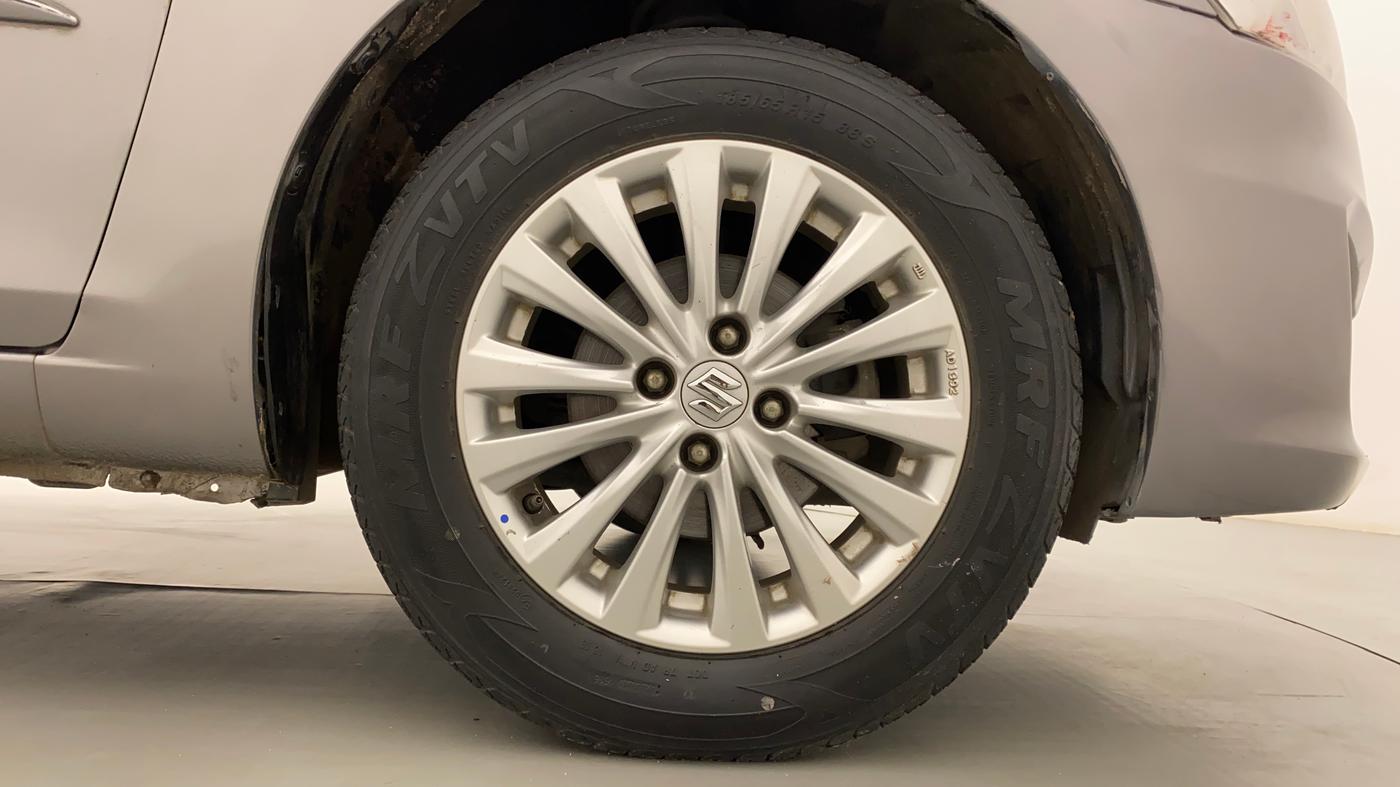2016 Maruti Ciaz ZXI AT, Petrol, Automatic, 73,652 km, Right Front Wheel