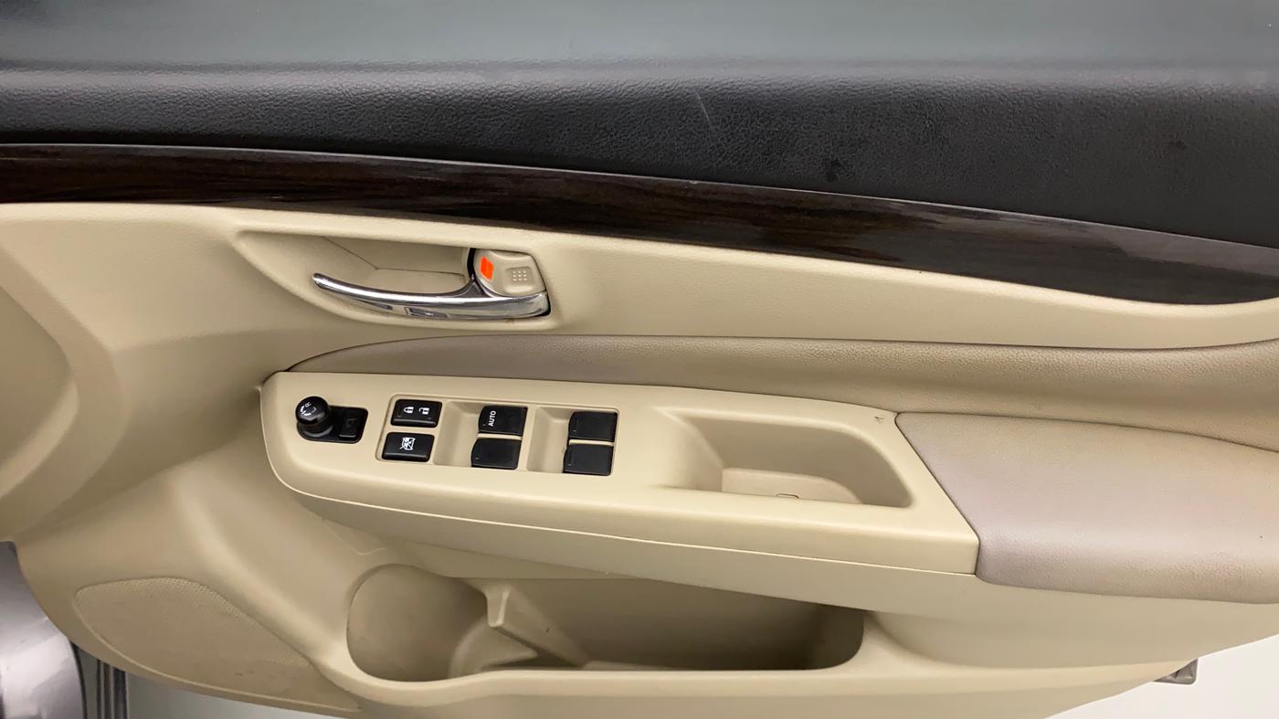 2016 Maruti Ciaz ZXI AT, Petrol, Automatic, 73,652 km, Driver Side Door Panels Control