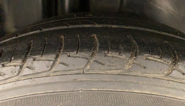 2016 Maruti Ciaz ZXI AT, Petrol, Automatic, 73,652 km, Right Rear Tyre Tread