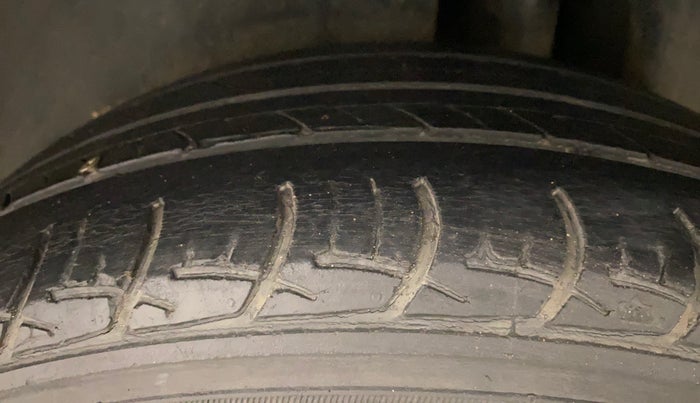 2016 Maruti Ciaz ZXI AT, Petrol, Automatic, 73,652 km, Left Rear Tyre Tread