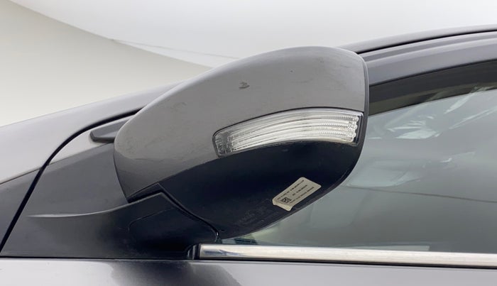 2016 Maruti Ciaz ZXI AT, Petrol, Automatic, 73,652 km, Left rear-view mirror - Folding motor not working