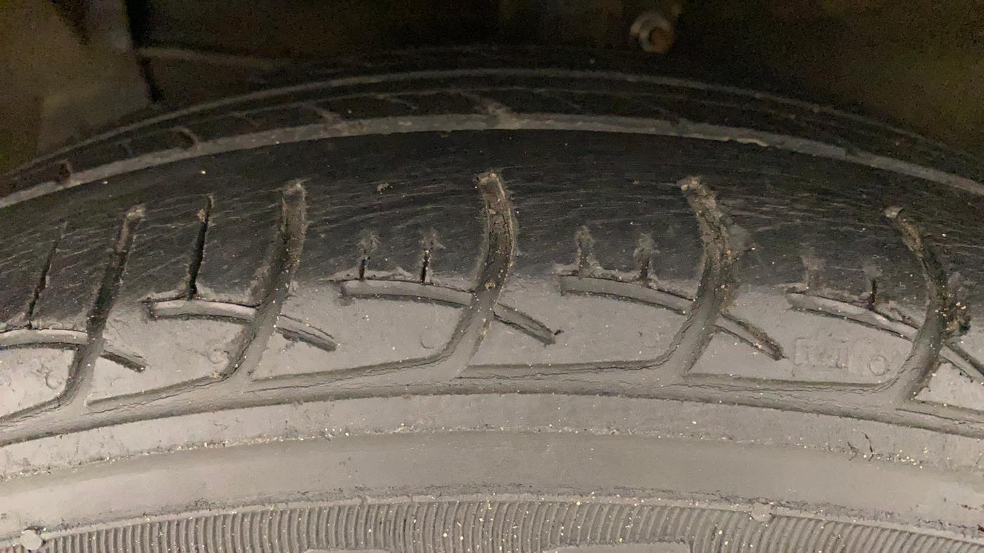 2016 Maruti Ciaz ZXI AT, Petrol, Automatic, 73,652 km, Left Front Tyre Tread