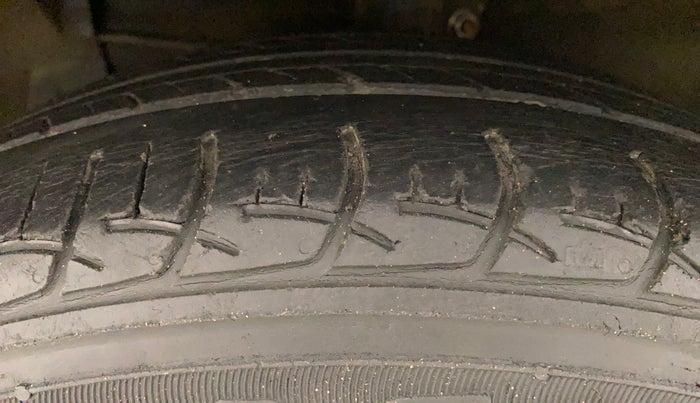 2016 Maruti Ciaz ZXI AT, Petrol, Automatic, 73,652 km, Left Front Tyre Tread
