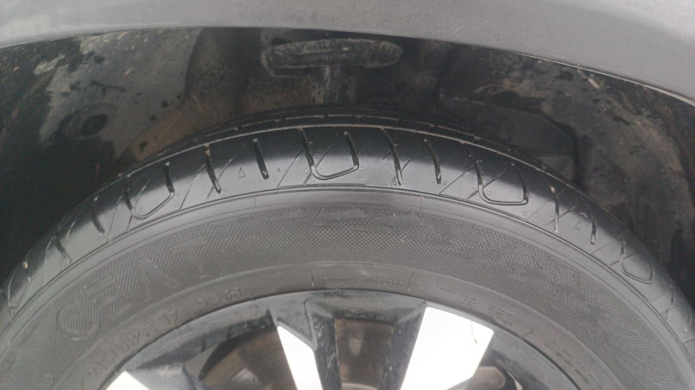 2020 MG HECTOR SHARP 1.5 DCT PETROL, Petrol, Automatic, 60,802 km, Right Front Tyre Tread