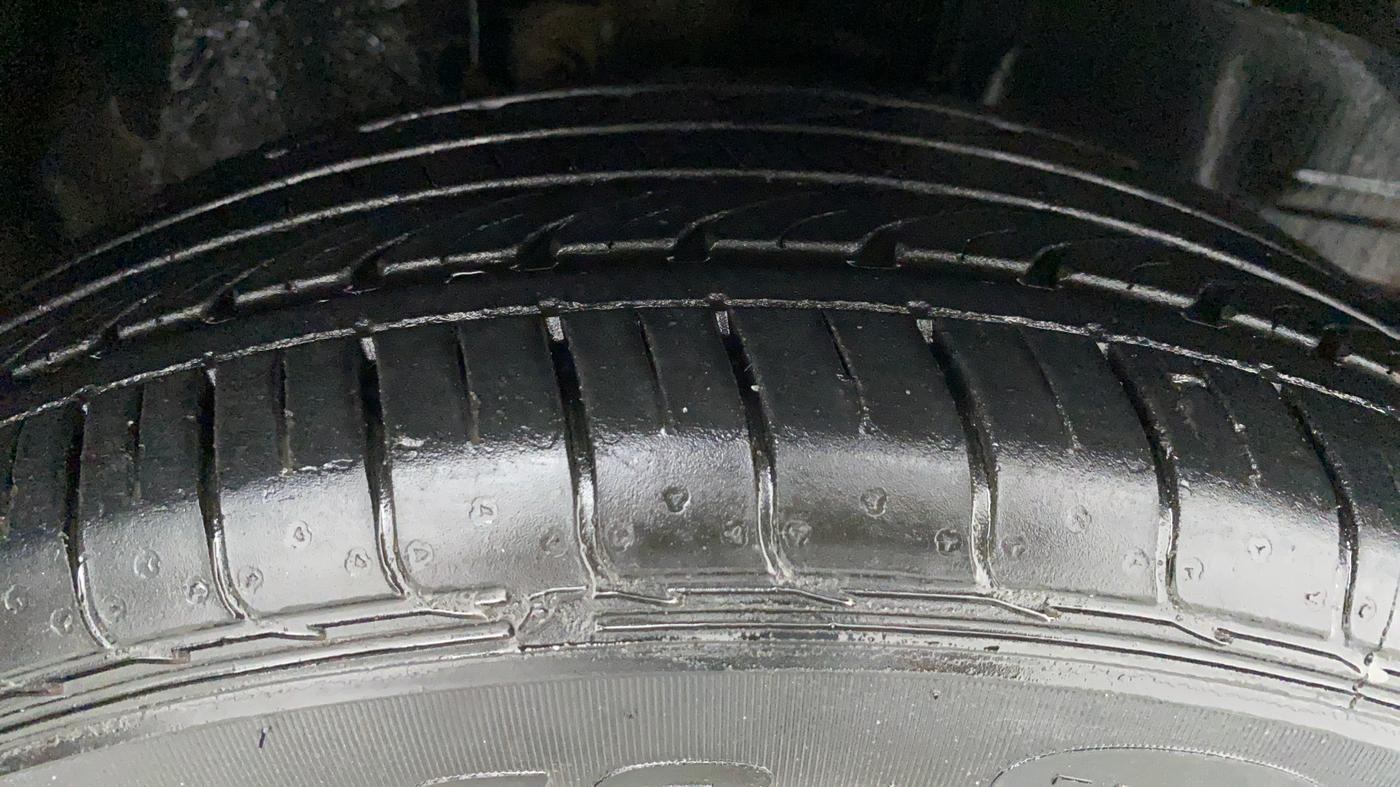 2016 Toyota Corolla Altis G AT, Petrol, Automatic, 90,886 km, Right Front Tyre Tread