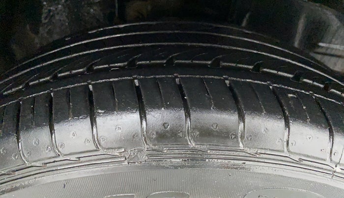 2016 Toyota Corolla Altis G AT, Petrol, Automatic, 90,886 km, Right Front Tyre Tread