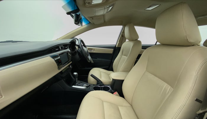 2016 Toyota Corolla Altis G AT, Petrol, Automatic, 90,886 km, Right Side Front Door Cabin