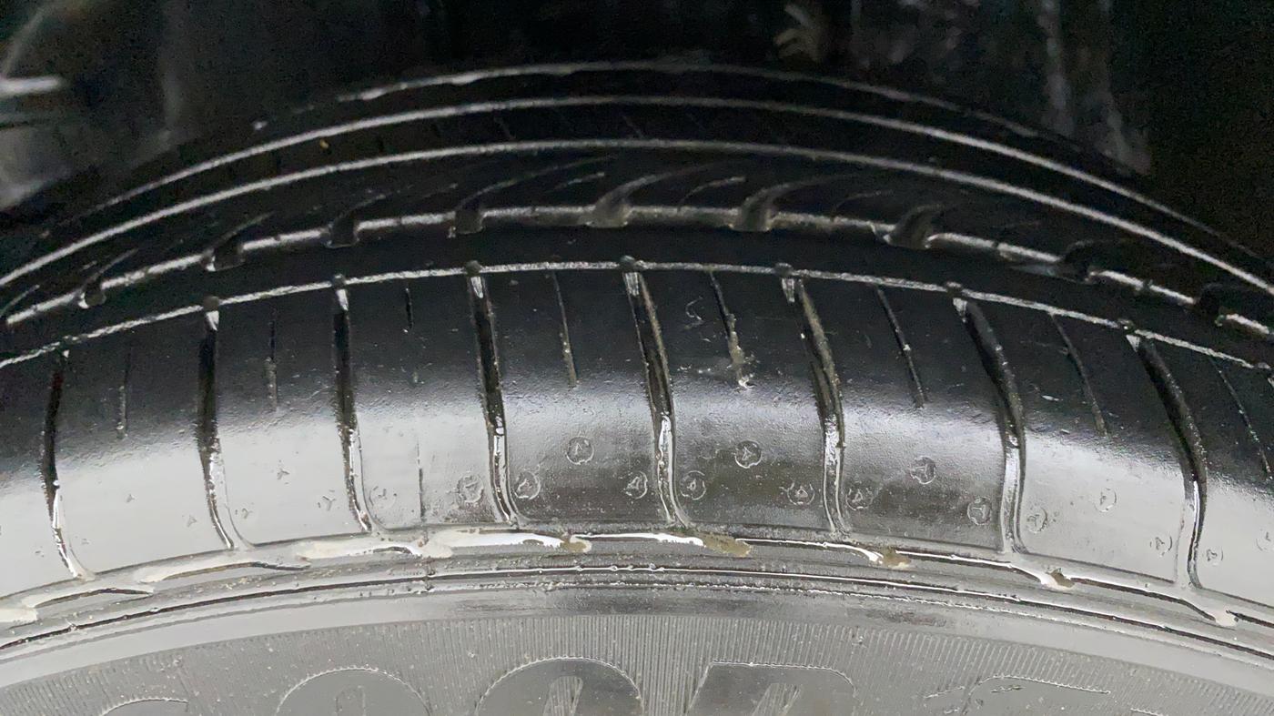 2016 Toyota Corolla Altis G AT, Petrol, Automatic, 90,886 km, Left Front Tyre Tread