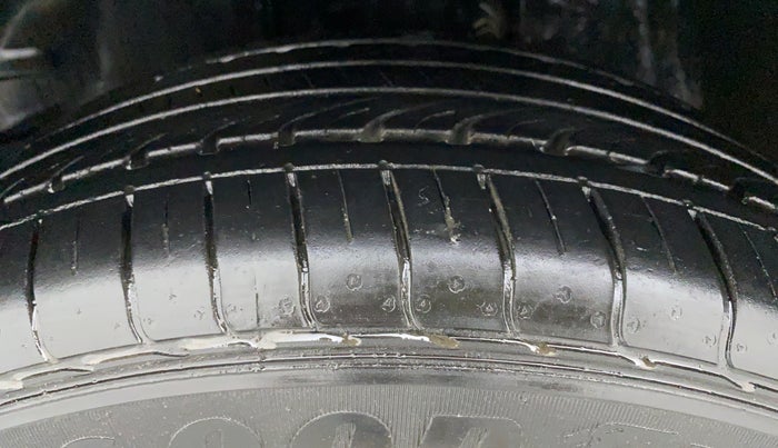 2016 Toyota Corolla Altis G AT, Petrol, Automatic, 90,886 km, Left Front Tyre Tread